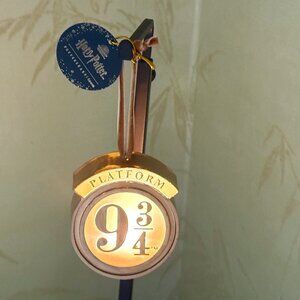 HARRY POTTER PLATFORM 9 3/4 LIGHT-UP ORNAMENT:NIB